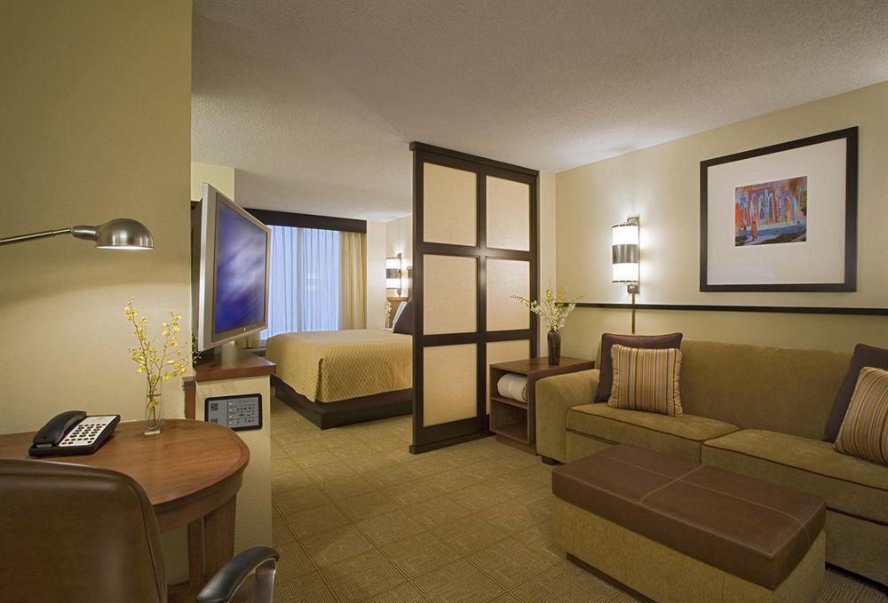 Hyatt Place Detroit/Livonia Δωμάτιο φωτογραφία